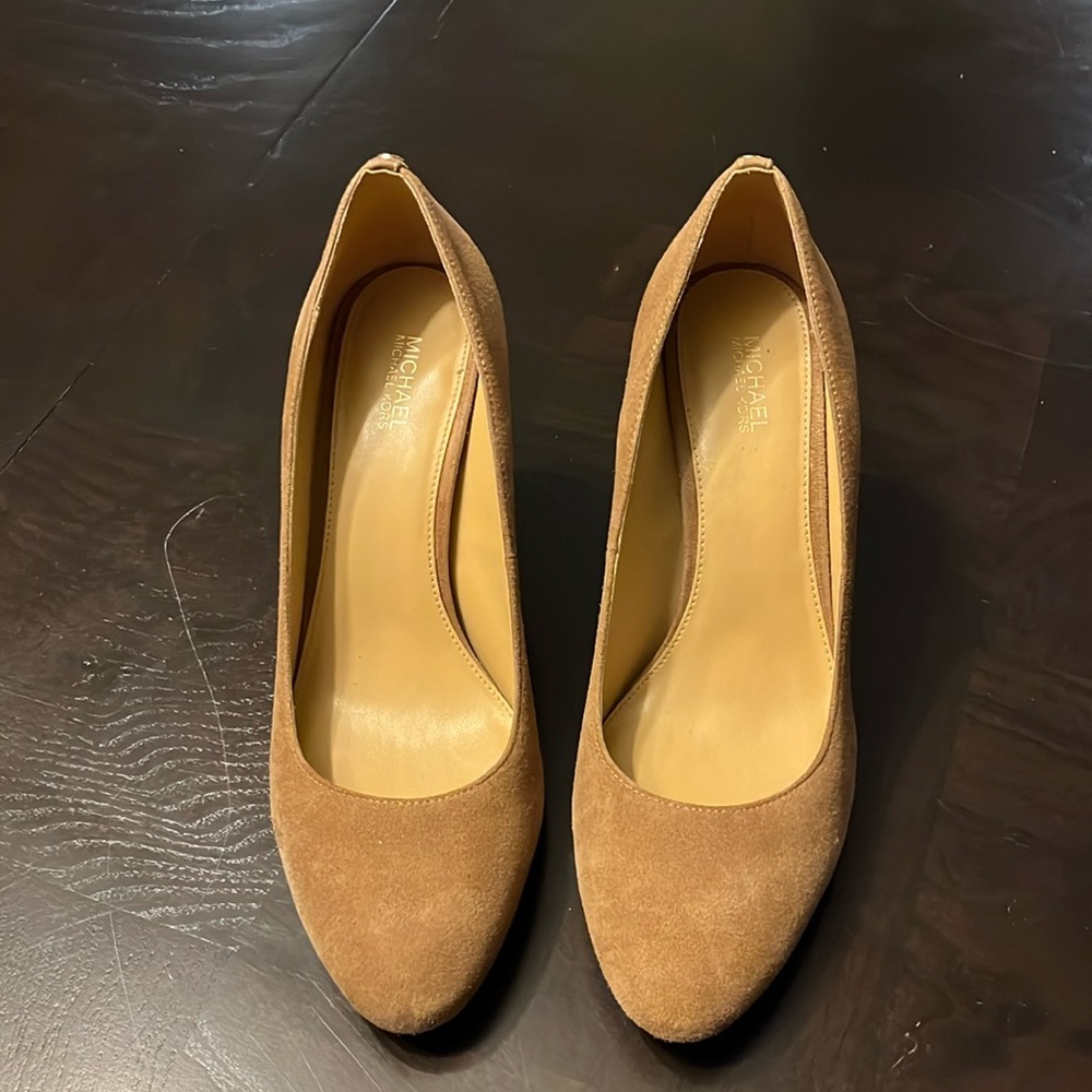 3/$30 Michael Kors Women’s Round toe Pumps